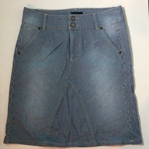 Women/juniors striped skirt